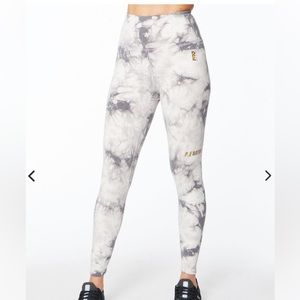 P.E NATION
Ascend Legging Dark Shadow